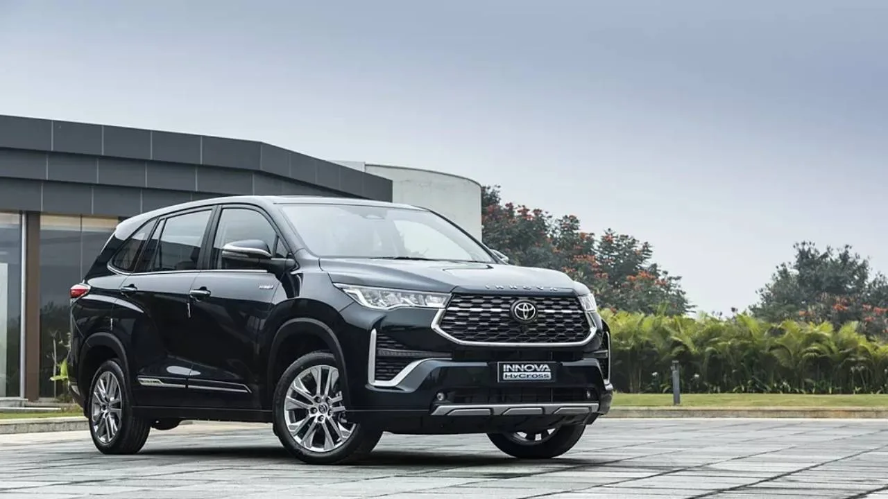 Toyota Innova Hycross 2025: Big on Space, Premium in Feel & 23.24 kmpl Mileage – Starting ₹18.92 Lakh