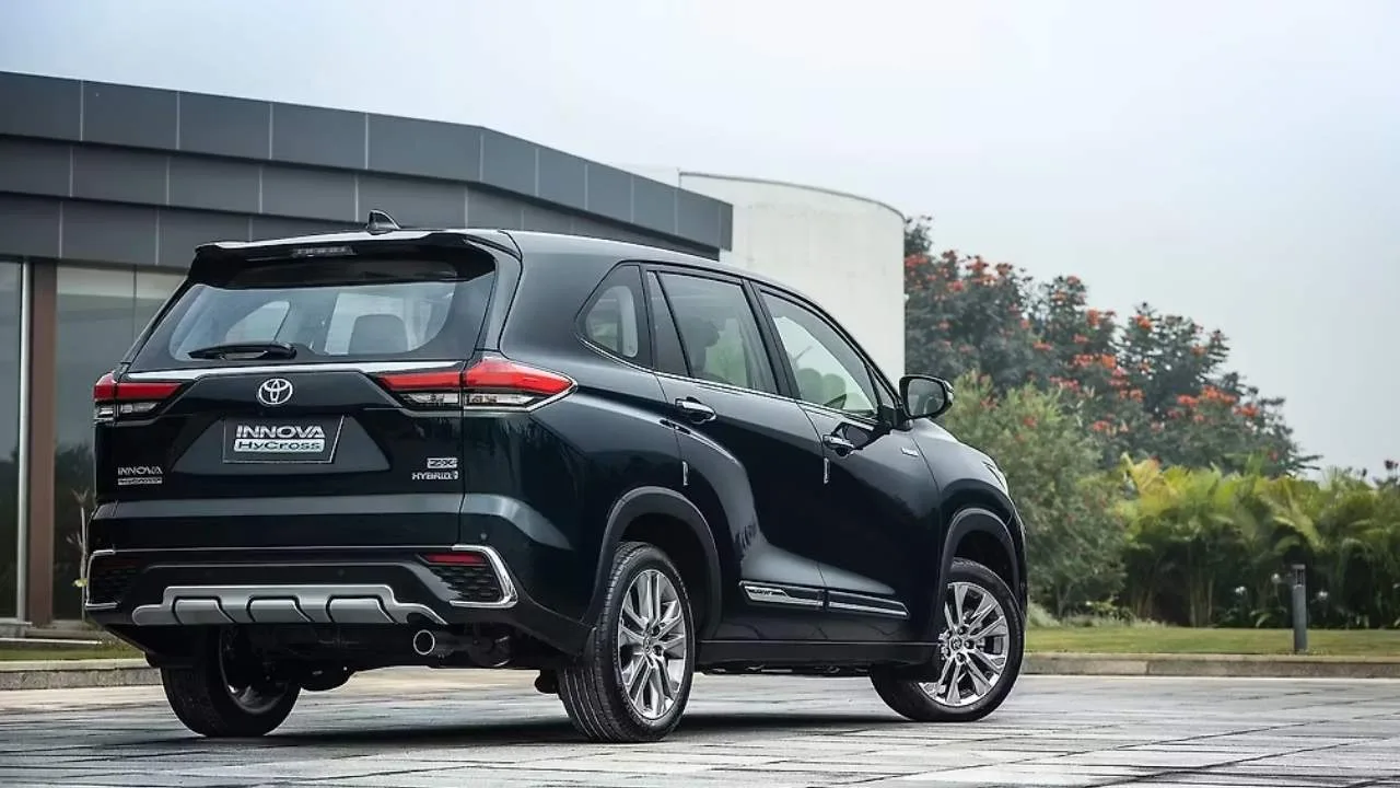Toyota Innova Hycross